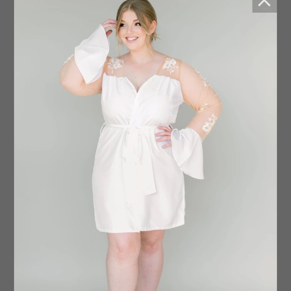 Robed with Love Hildy Robe NWT.